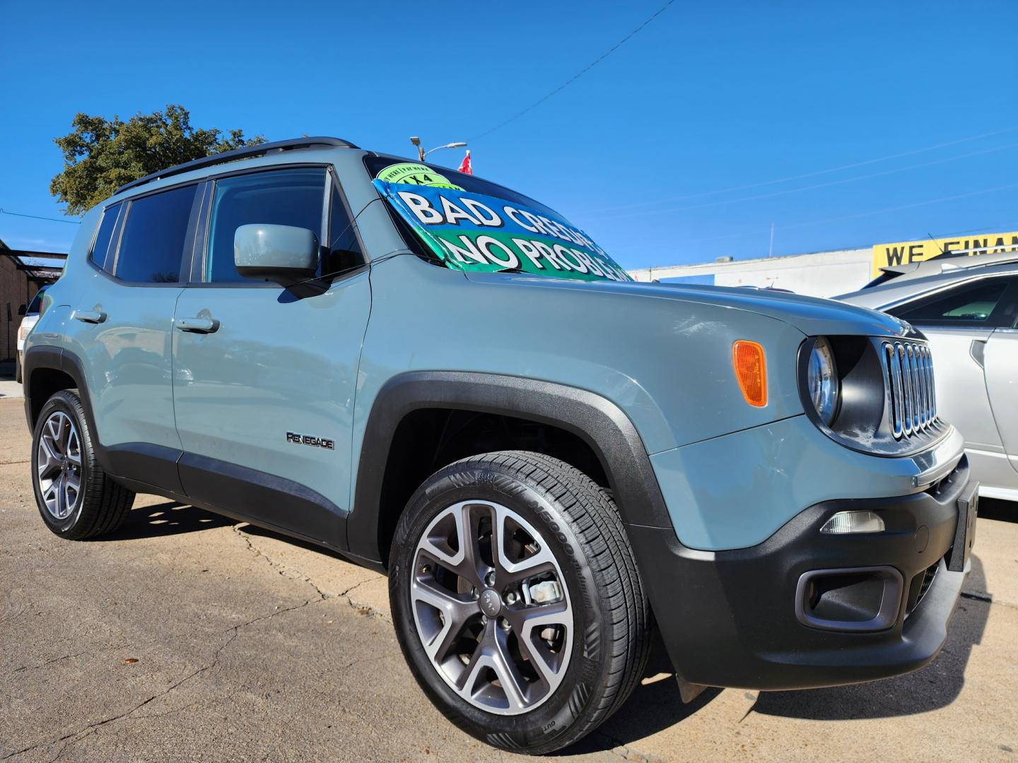 2017 GRAY Jeep Renegade LATITUDE (ZACCJBBB1HP) , AUTO transmission, located at 2660 S.Garland Avenue, Garland, TX, 75041, (469) 298-3118, 32.885387, -96.656776 - Welcome to DallasAutos4Less, one of the Premier BUY HERE PAY HERE Dealers in the North Dallas Area. We specialize in financing to people with NO CREDIT or BAD CREDIT. We need proof of income, proof of residence, and a ID. Come buy your new car from us today!! This is a Very clean 2017 JEEP RENEGA - Photo#1